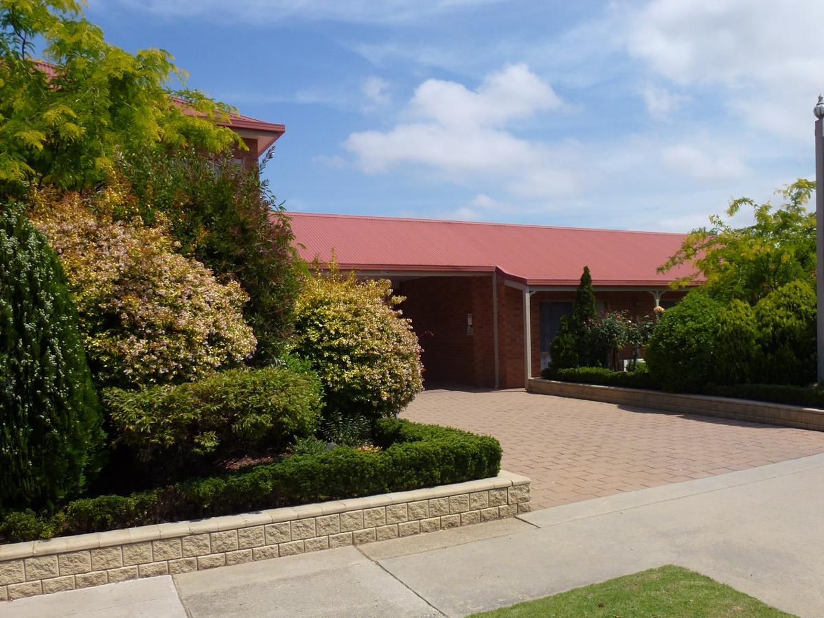 Colonial Motor Inn Bairnsdale Golden Chain Property Exteriör bild