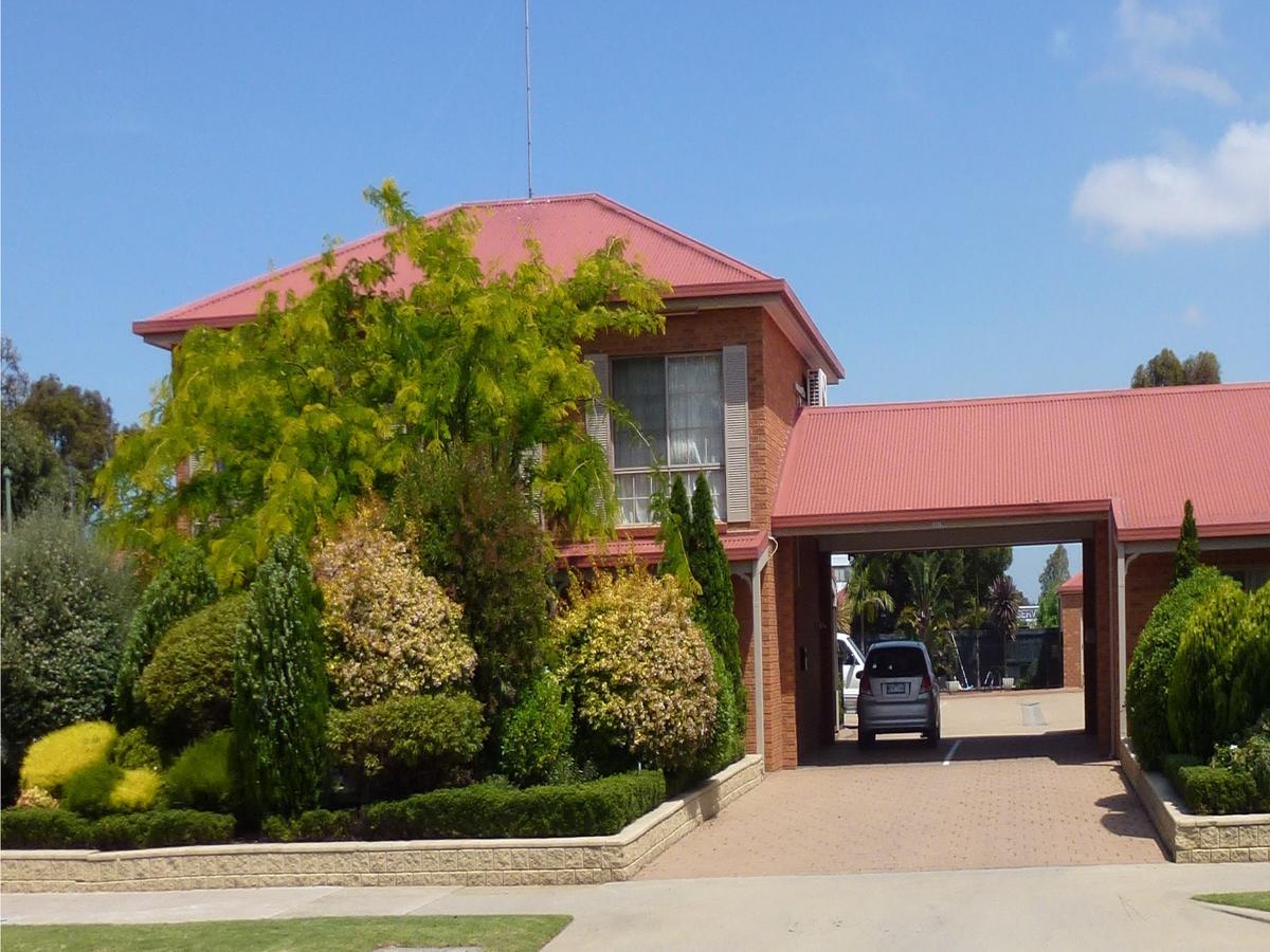 Colonial Motor Inn Bairnsdale Golden Chain Property Exteriör bild