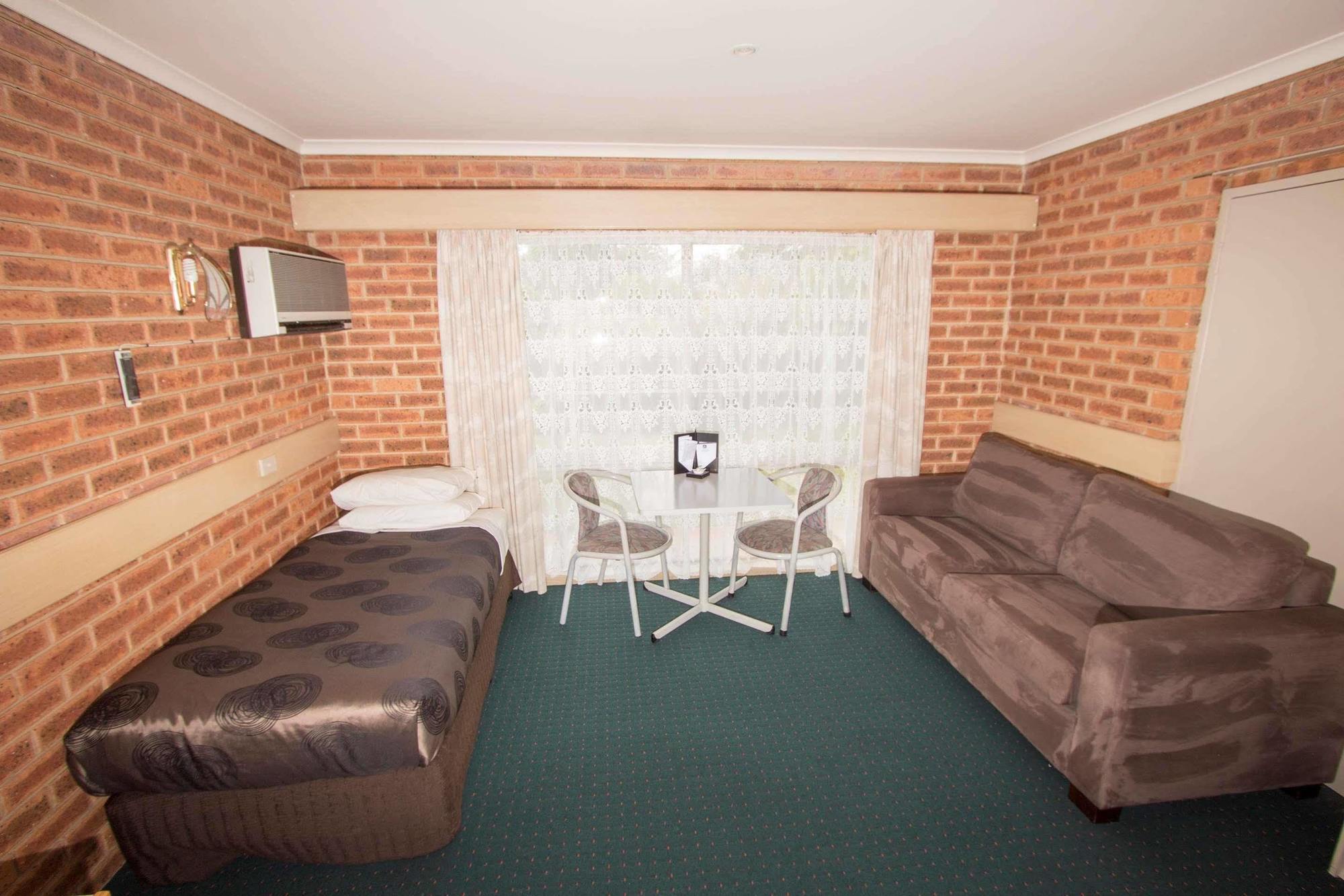 Colonial Motor Inn Bairnsdale Golden Chain Property Exteriör bild