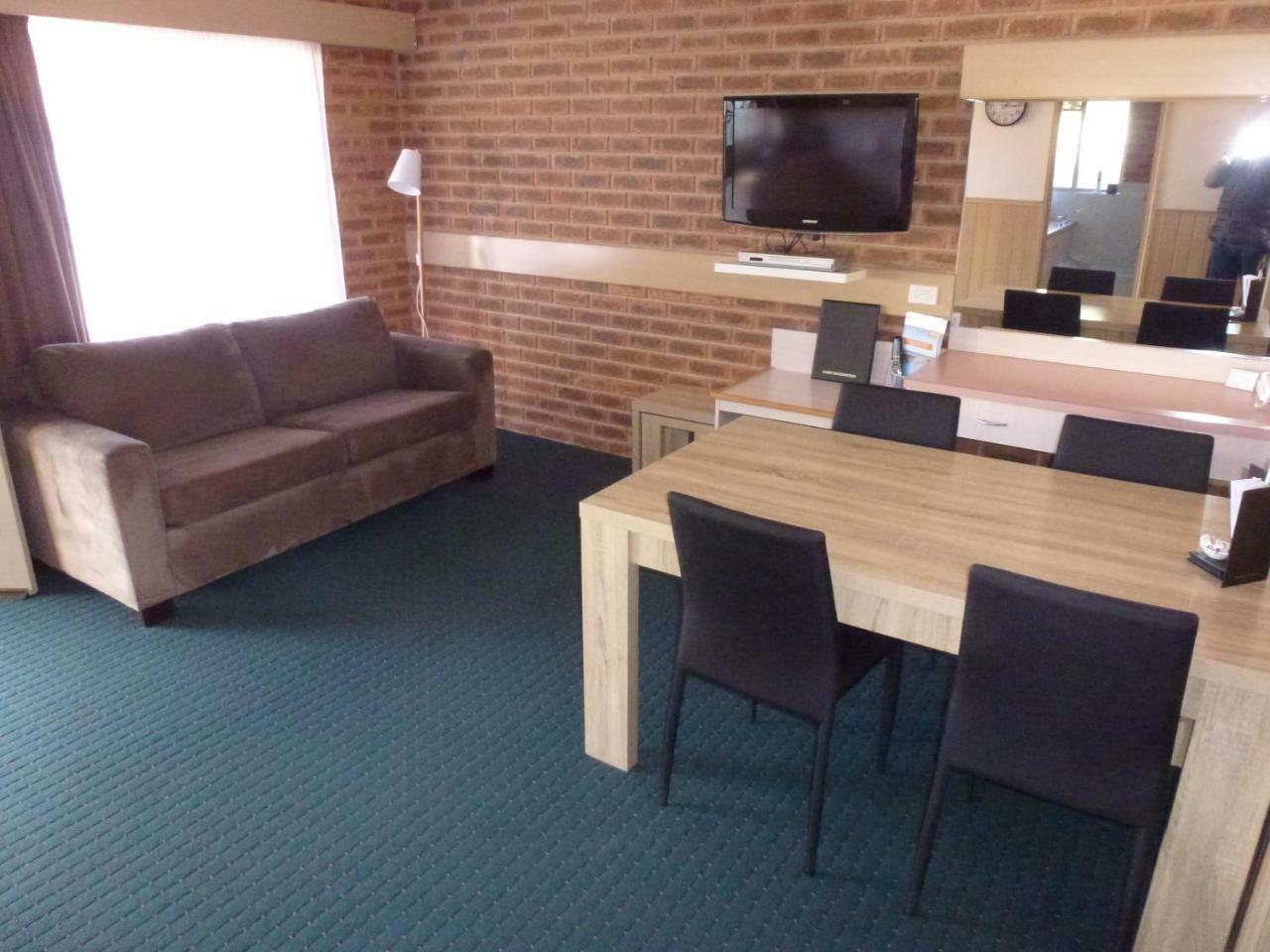 Colonial Motor Inn Bairnsdale Golden Chain Property Exteriör bild