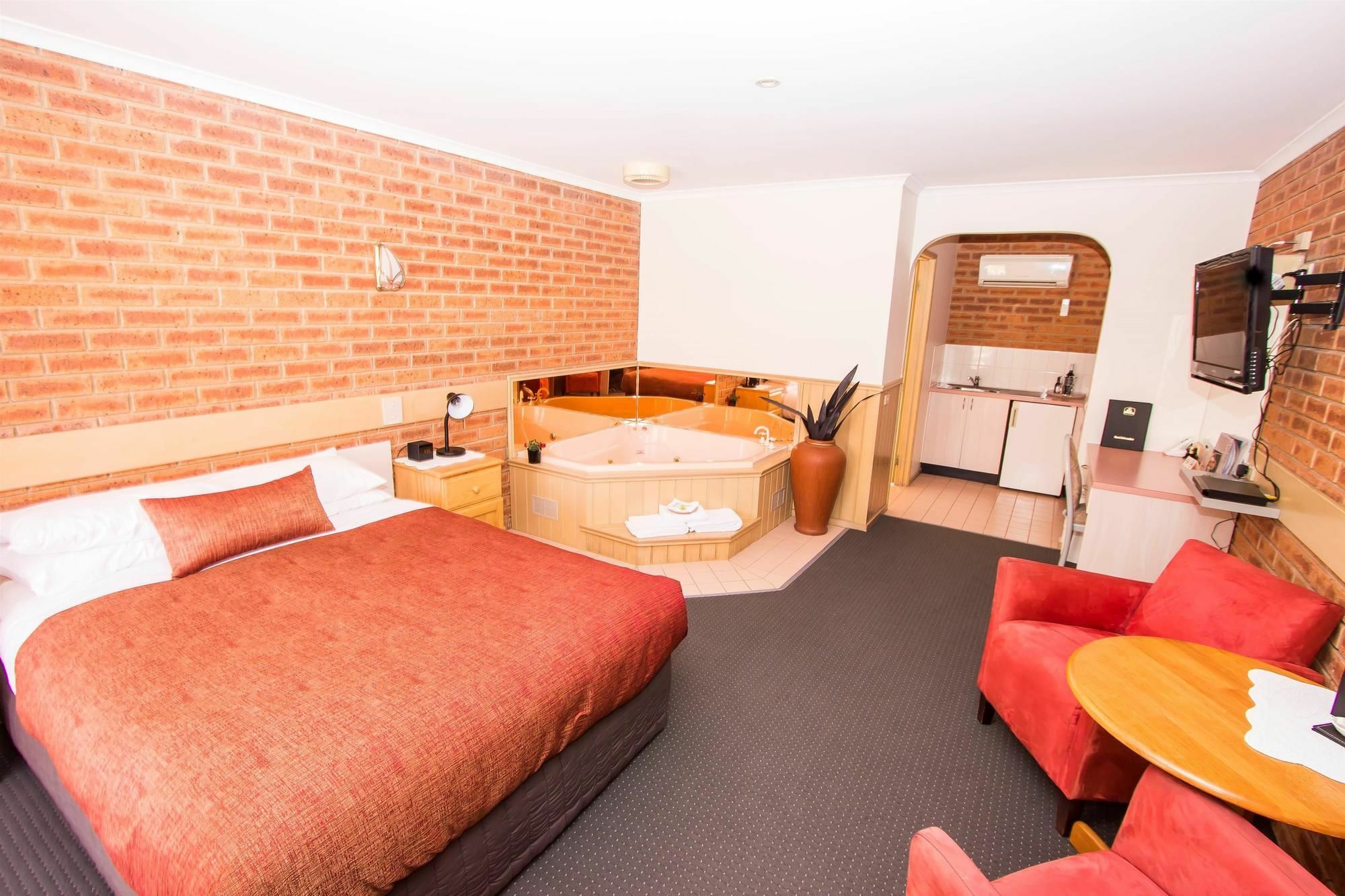 Colonial Motor Inn Bairnsdale Golden Chain Property Exteriör bild